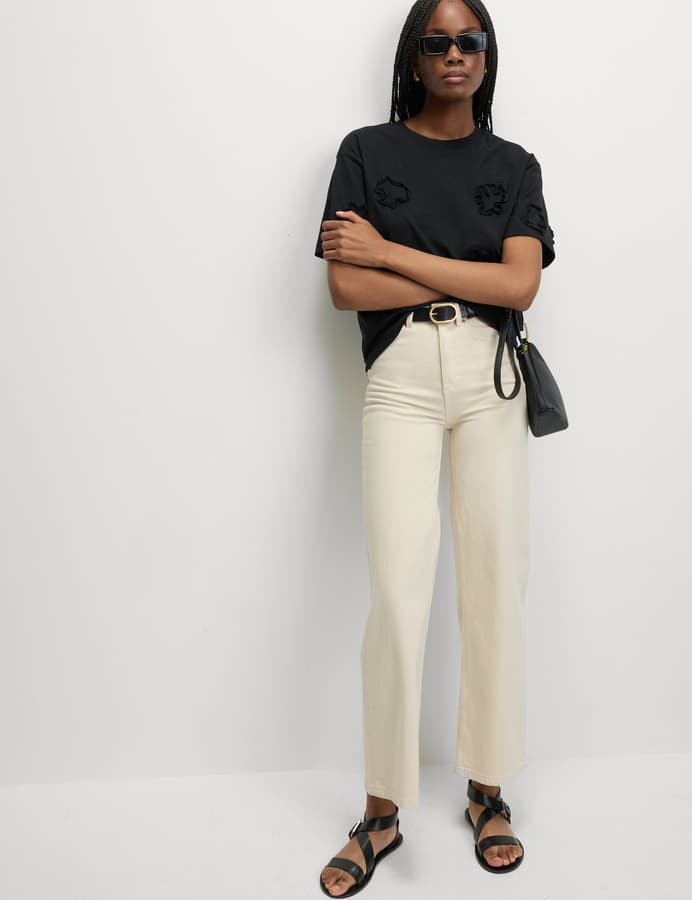 Top de manga corta con apliques