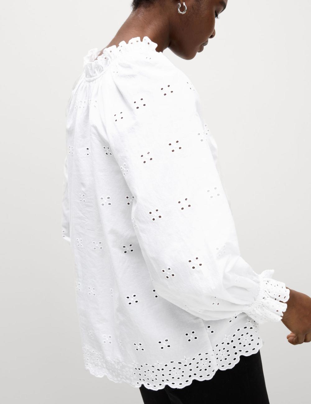 Blusa de manga larga bordada
