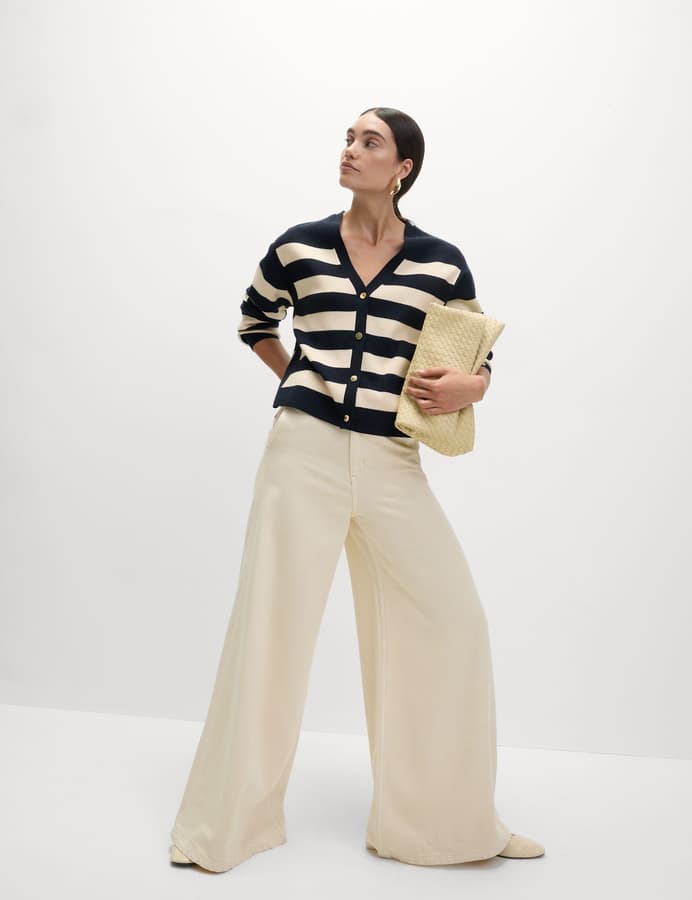 Rebeca con cuello pico y rayas