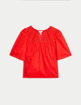 Blusa bordada de manga corta
