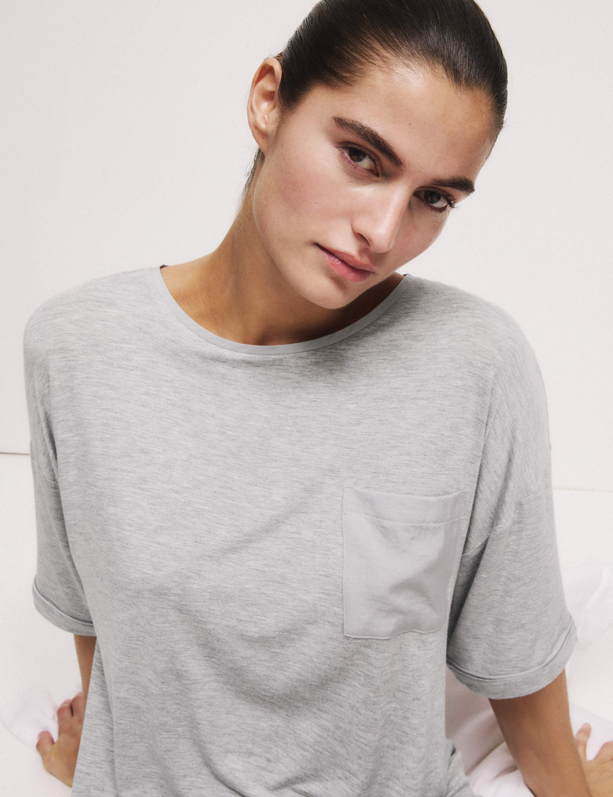 Camisola de manga corta con detalle de bolsillito