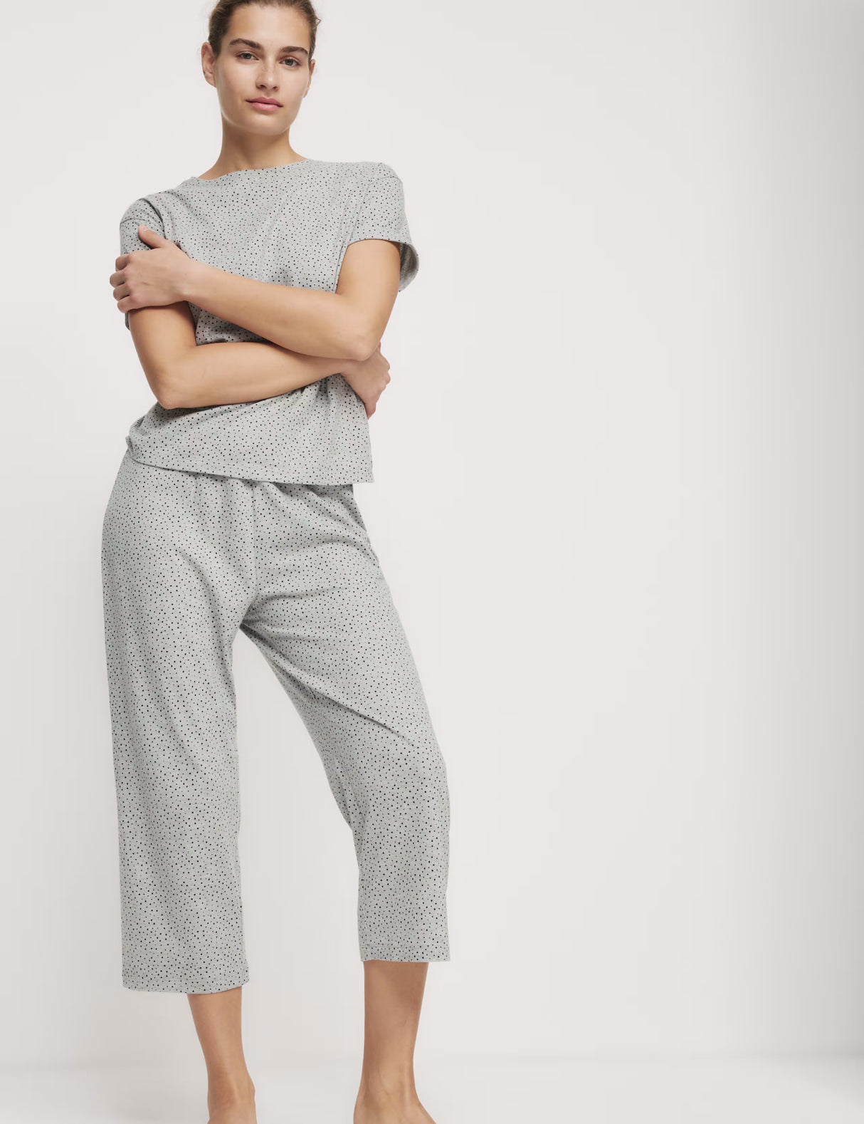 Pijama de manga corta y pantalón pescador diseño