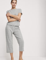 Pijama de manga corta y pantalón pescador diseño