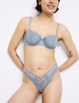 Sujetador  con aro sin relleno y corte Balcony