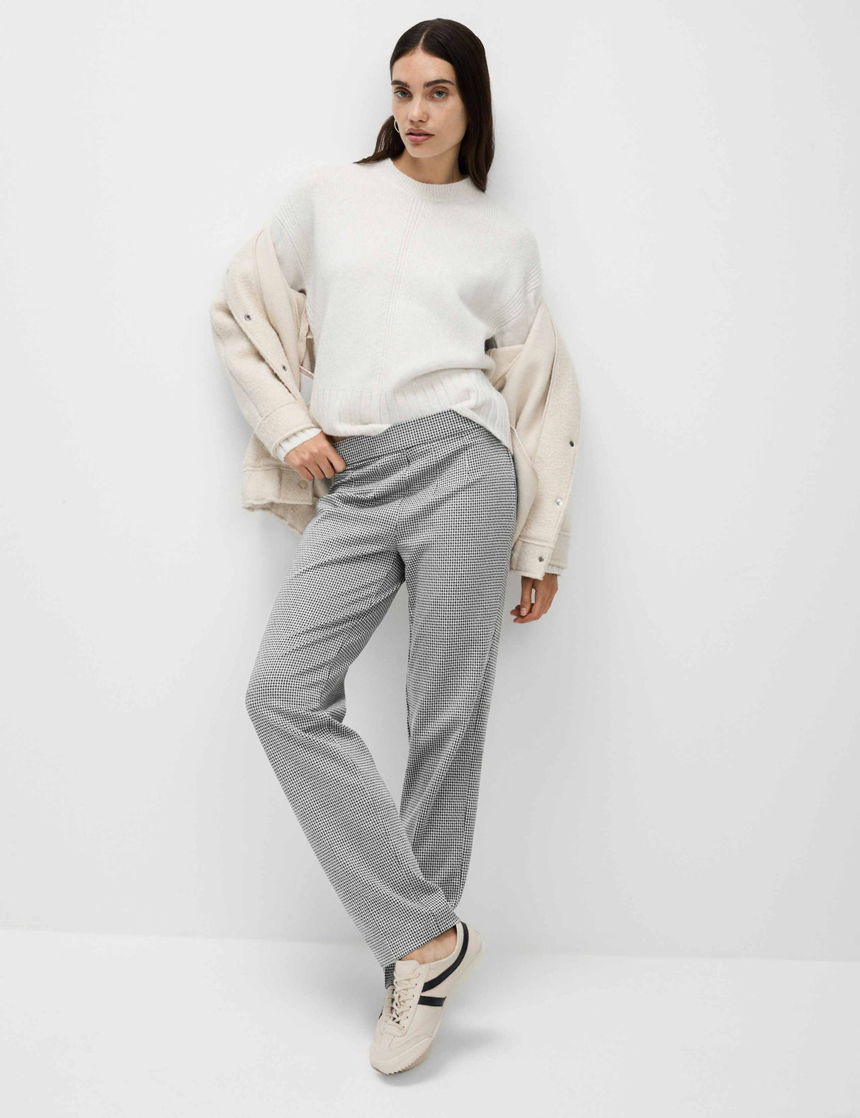 PANTALÓN DE PUNTO DE CORTE RECTO CON DISEÑO DE CUADROS