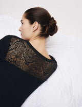 Camisola de manga corta con detalle de encaje