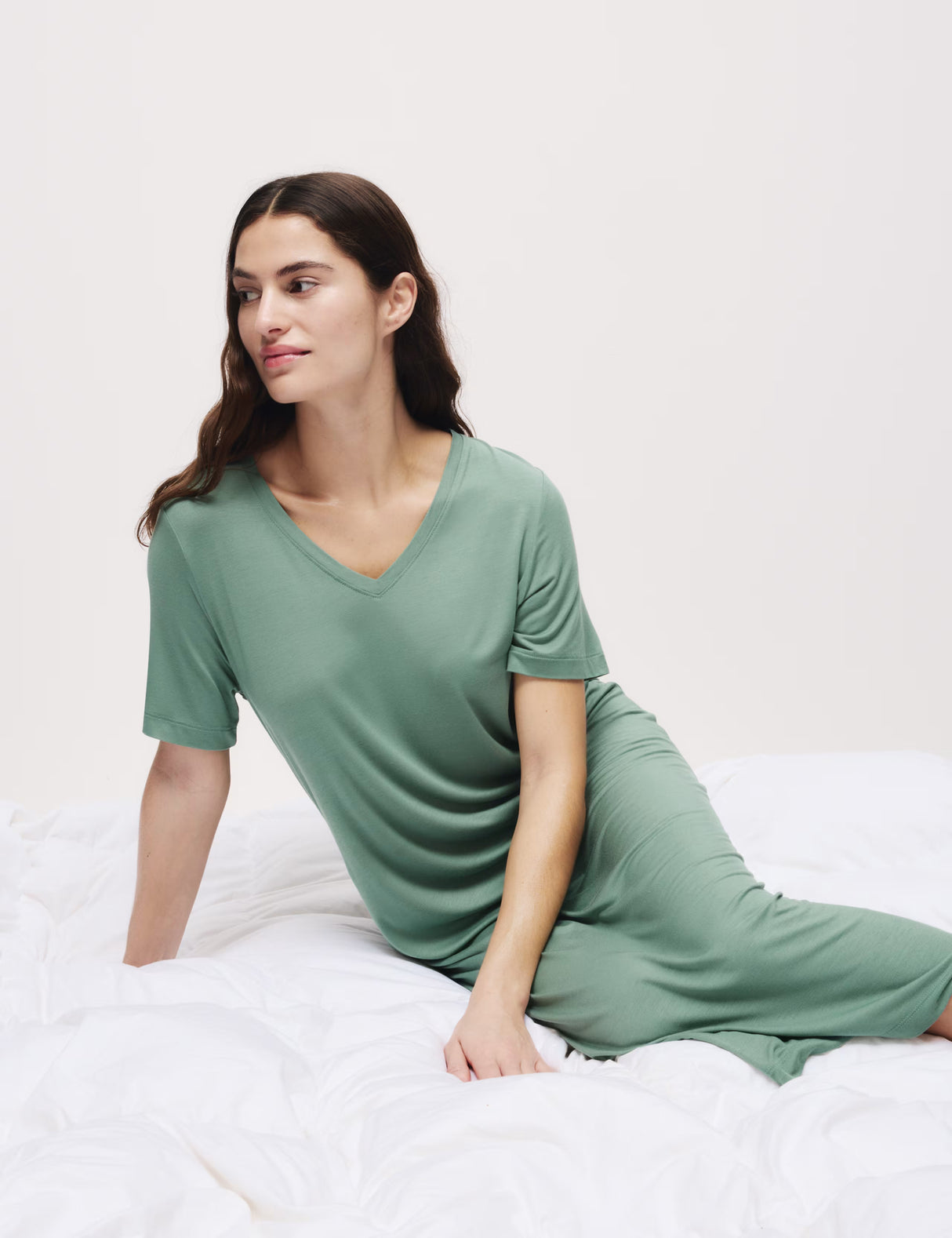 Camisón largo de manga corta con detalle de encaje