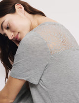 Camisón largo de manga corta con detalle de encaje