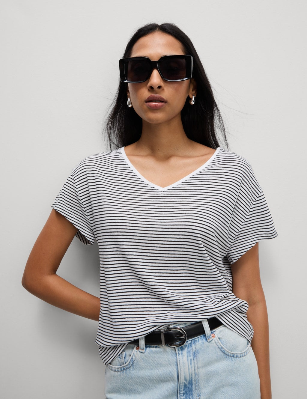 Top de lino de rayas con escote pico