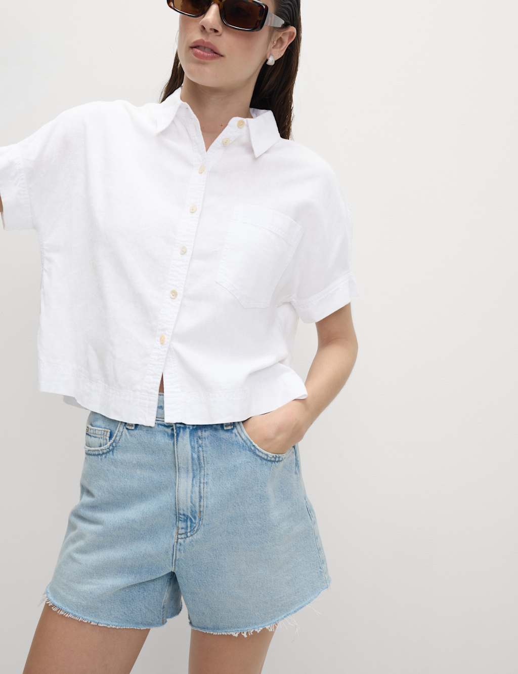 Blusa de lino de manga corta con bolsillo
