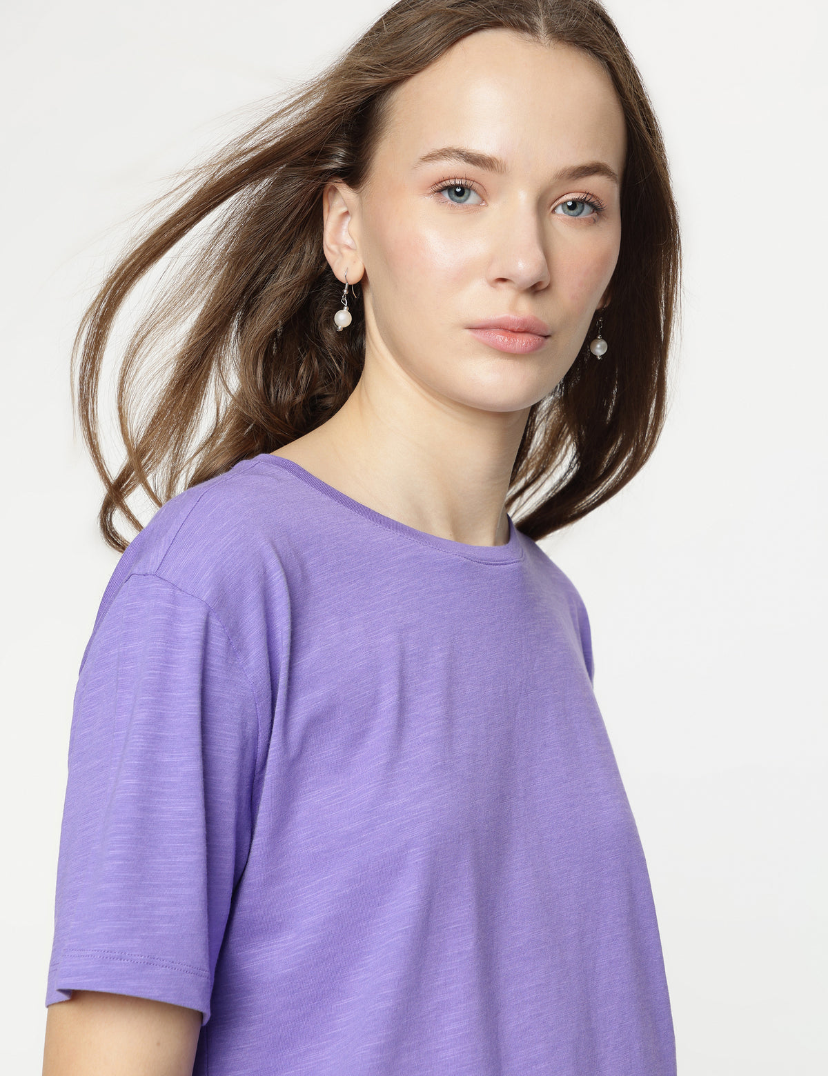 Camiseta básica de manga corta y escorte pico de corte relax