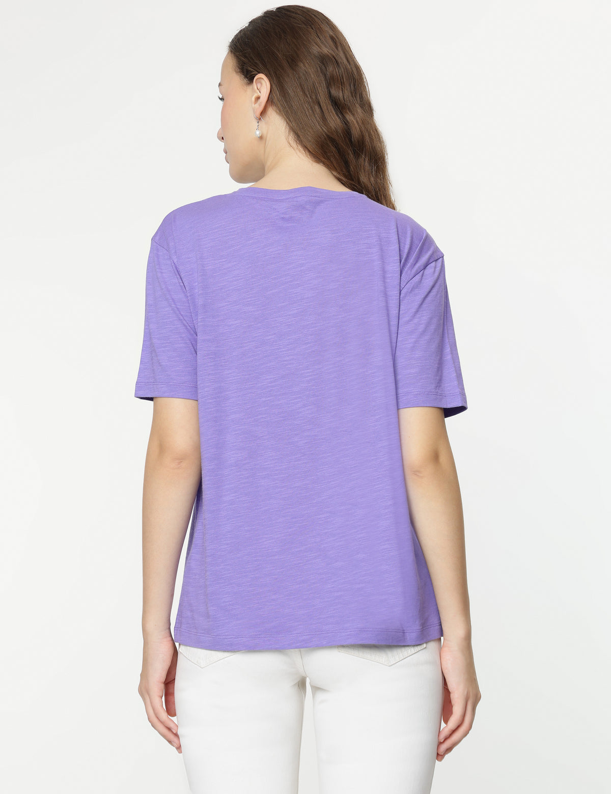 Camiseta básica de manga corta y escorte pico de corte relax