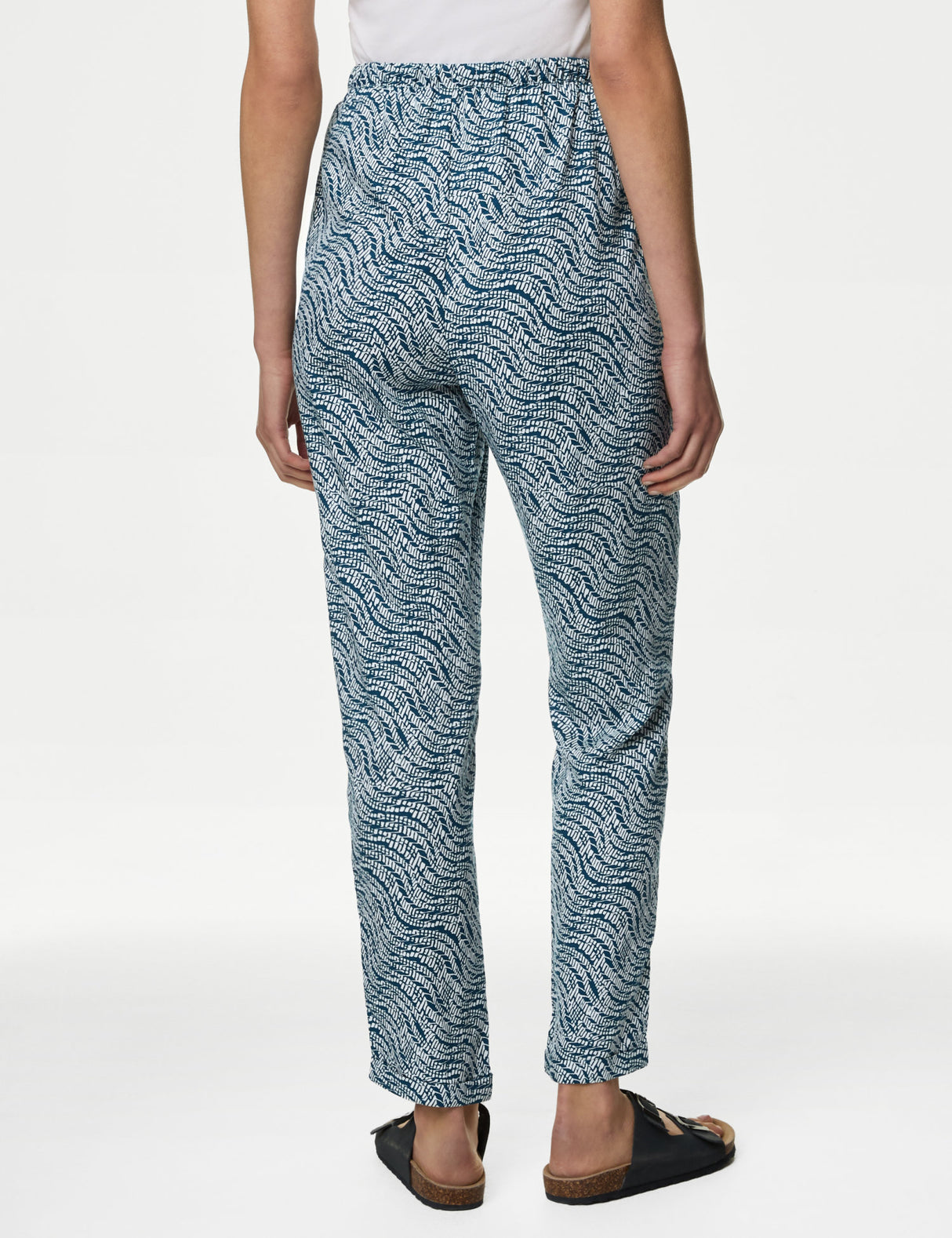 Pantalón chino diseño taper