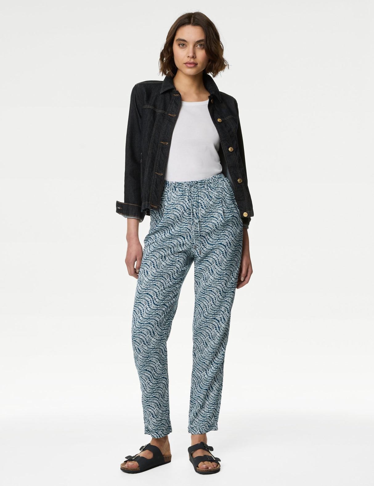 Pantalón chino diseño taper