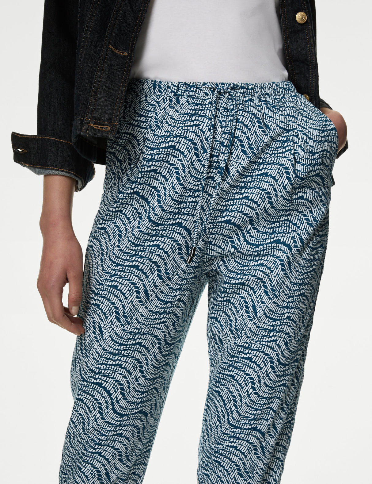 Pantalón chino diseño taper