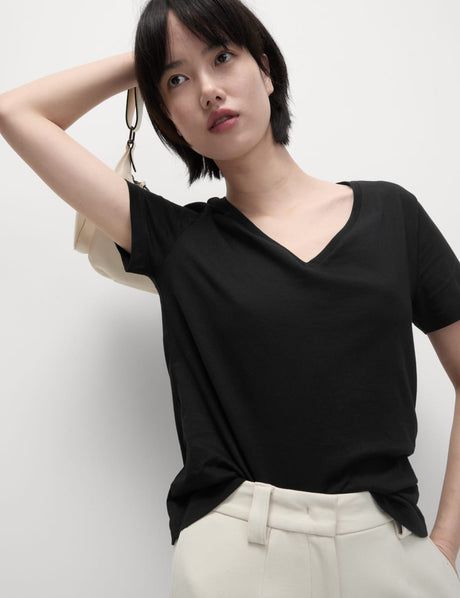 Camiseta básica de manga corta y escote en pico