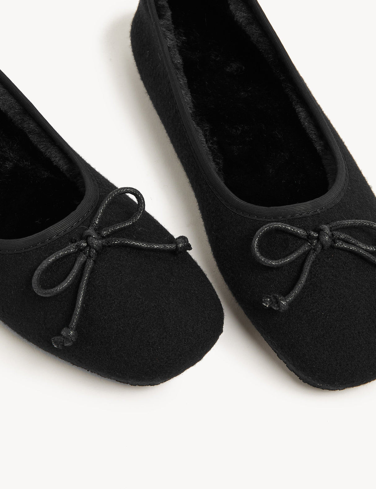 Zapatilla cerrada viaje lazo