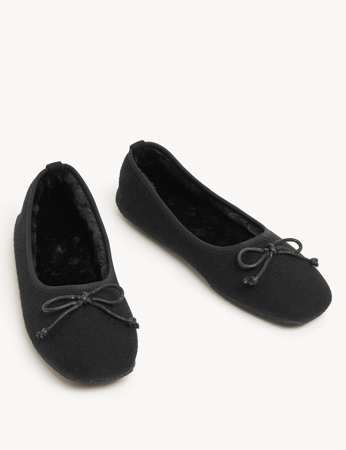 Zapatilla cerrada viaje lazo