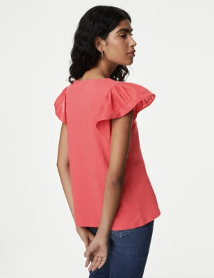 Top con mangas bordadas