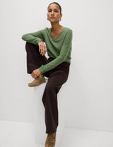 Top de manga larga con escote pico