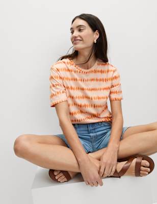 Camiseta básica de manga corta y escorte pico de corte relax