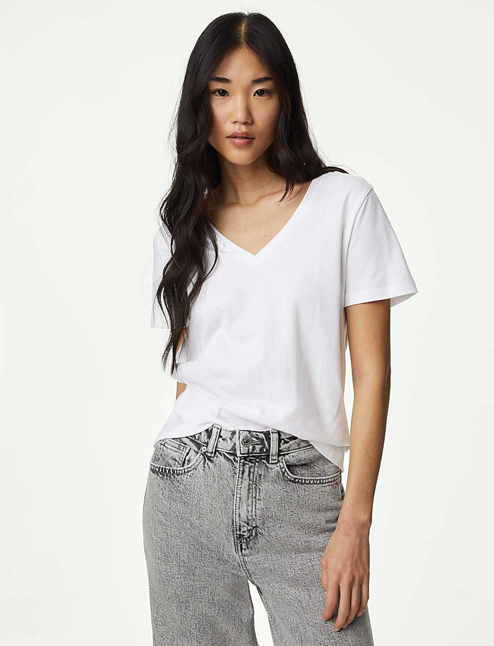 Camiseta básica de manga corta y escote pico