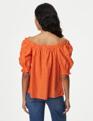 Blusa de manga corta con detalles elásticos