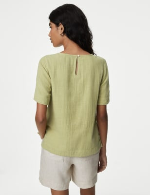 Blusa de manga corta con tela ondulada