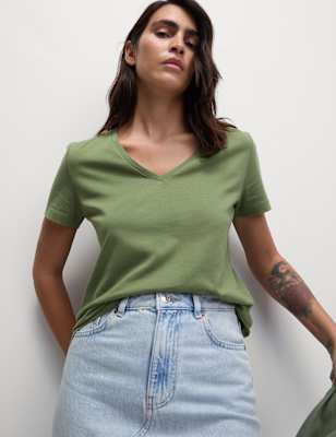 Camiseta básica de manga corta y escote en pico