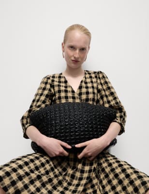 Vestido de largo midi cruzado con diseño cuadros