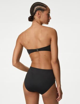 Parte alta de bikini bordada estilo palabra de honor