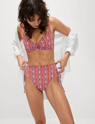 Parte alta de bikini con diseño y fruncido latera