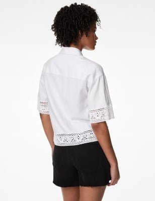 Blusa de lino de manga corta con detalles de crochet