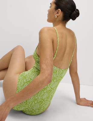 Bañador diseño y escote en forma de U efecto moldeador