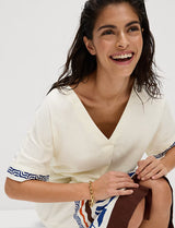 Vestido recto a media pierna de lino de escote en pico estampado