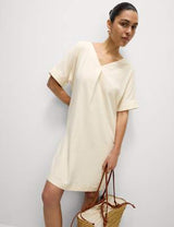 Vestido de lino de manga corta y escote pico