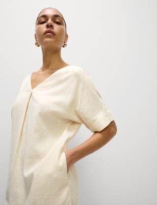 Vestido de lino de manga corta y escote pico