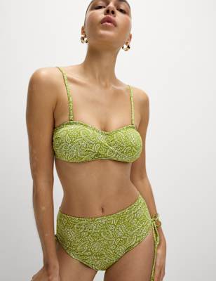 Parte alta de bikini con diseño