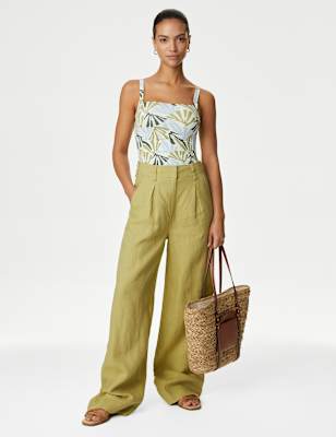 Bañador escote cuadrado.