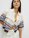 Blusa de lino de manga corta con detalle de diseño