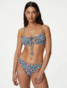 Parte alta de bikini con flores