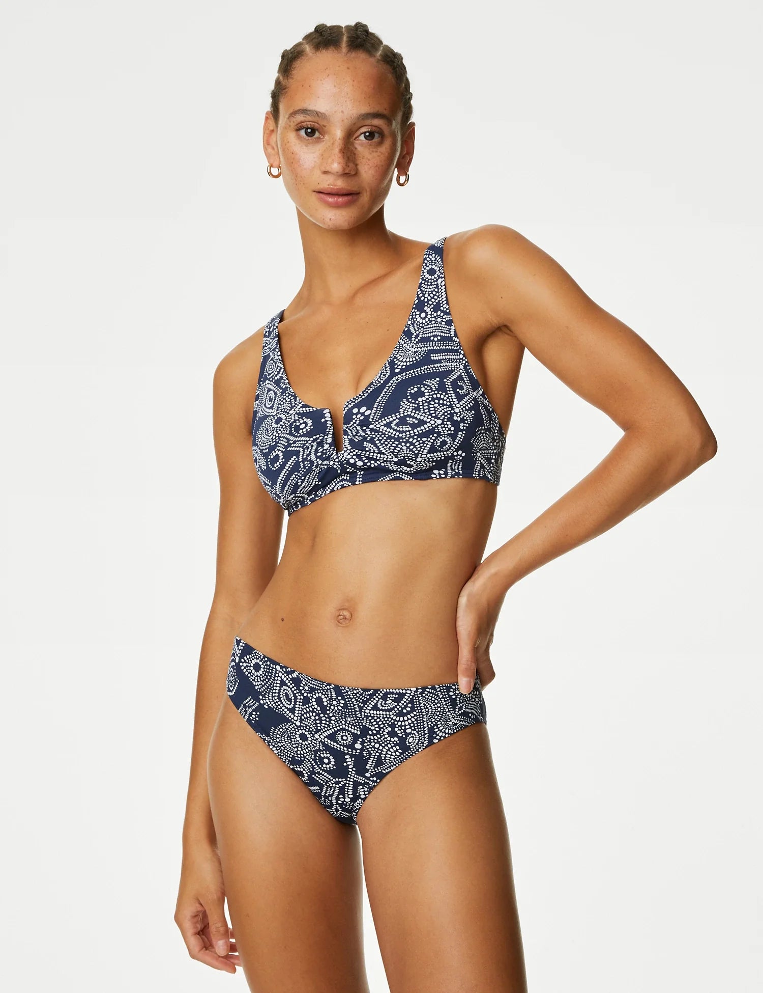 Parte baja de bikini con flores