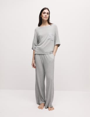 Pantalón de pijama con detalle de satén