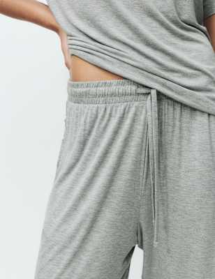 Pijama de viscosa con detalle de encaje con top de manga corta
