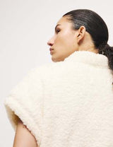 Chaleco bata atada de tejido Borg