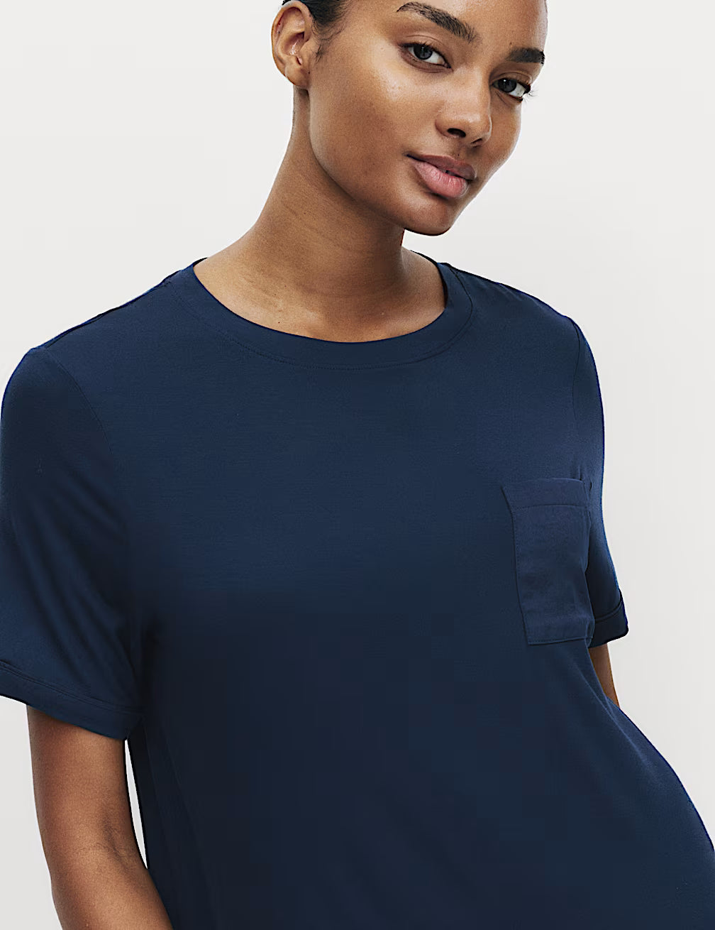 Camisola de manga corta con detalle de bolsillito