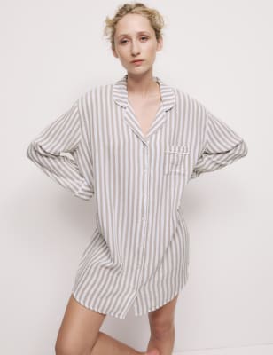 Camisola de manga larga de rayas abotonada
