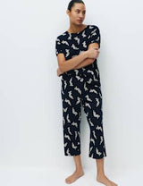 Pijama de manga corta y pantalón pescador diseño