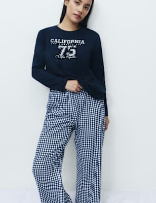 Pijama con top de punto de manga larga y pantalón en tela