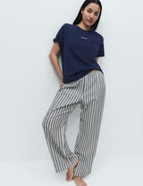 Pijama con top de punto de manga corta y pantalón en tela